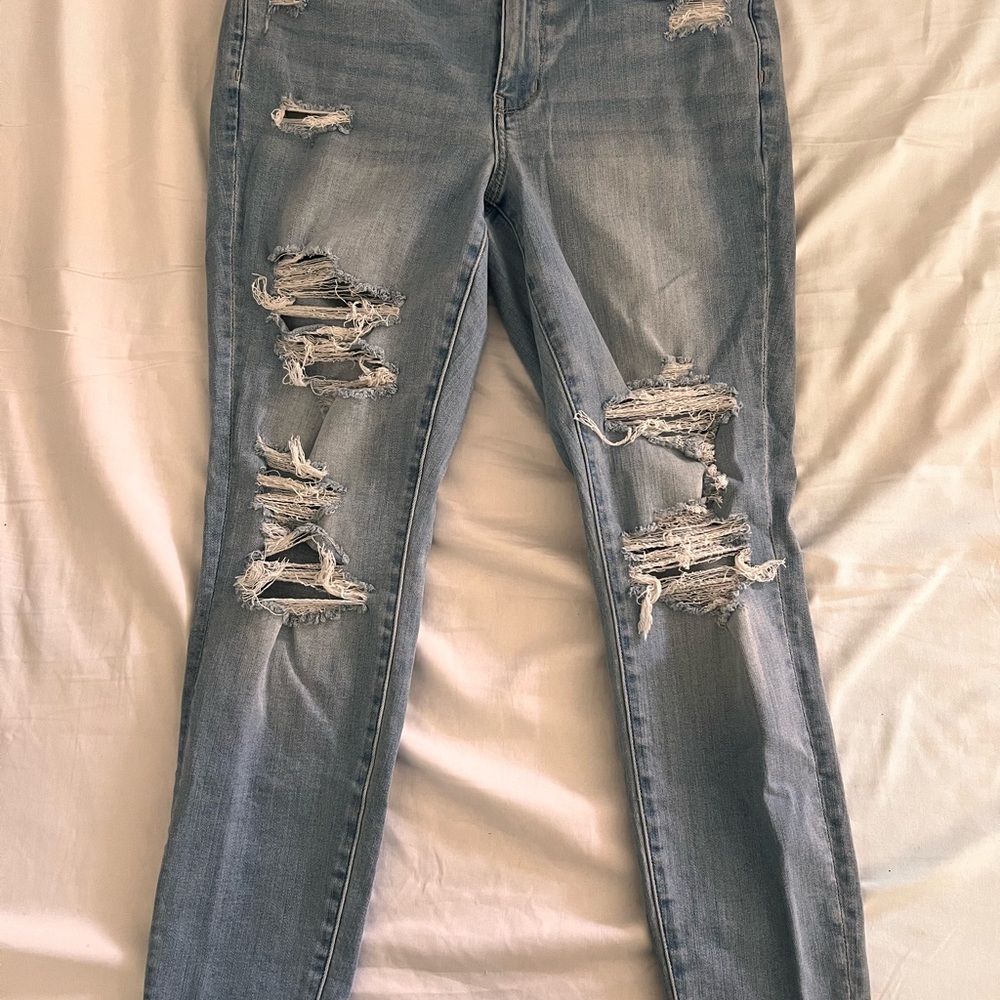 American Eagle Outfitters Distressed Curvy Hi-Rise Jegging
